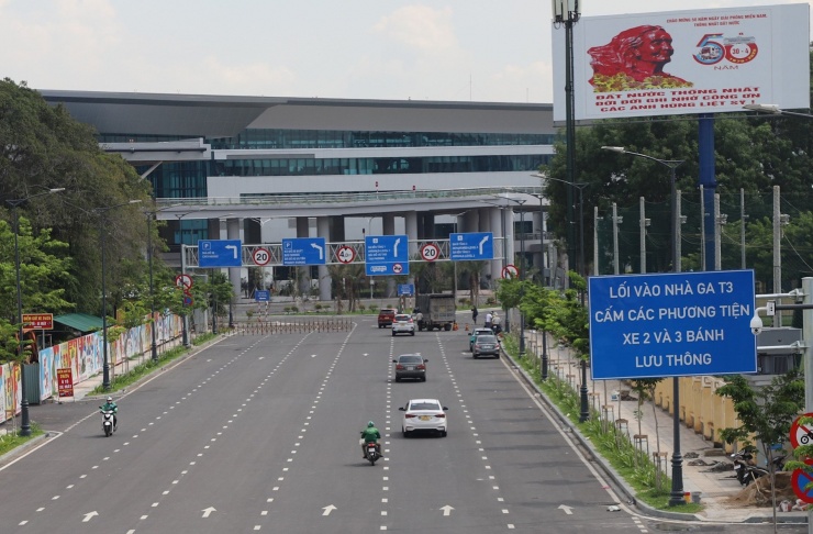 Cảnh không nên có trước cổng chính ga T3 sân bay Tân Sơn Nhất - 3