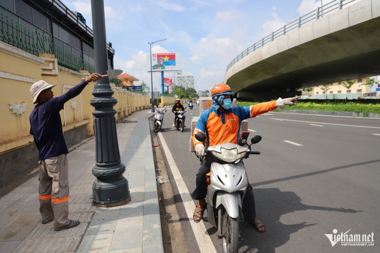 Cảnh không nên có trước cổng chính ga T3 sân bay Tân Sơn Nhất - 4