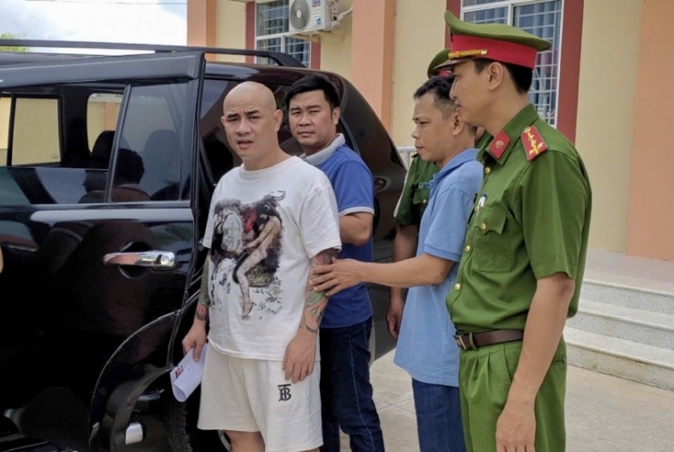 Công an xã Mỹ Quý Tây bàn giao Sang cho Công an tỉnh Phú Yên.
