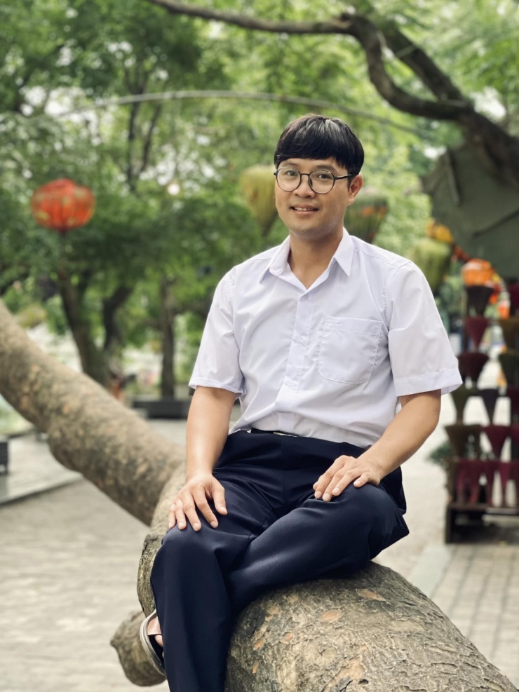 NSƯT Thái Sơn là gương mặt nổi tiếng trong làng chèo cũng như trên màn ảnh nhỏ.