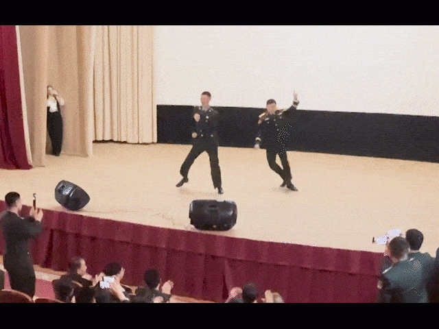 Giảng viên HV Kỹ thuật quân sự nhảy dancesport gây sốt ở Nga