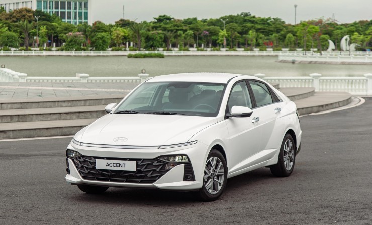 Hyundai Accent lần đầu tiên vượt mặt Toyota Vios trong năm nay.