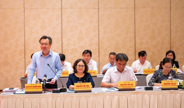Ông Nguyễn Thanh Nghị, Phó Bí thư Thường trực Thành ủy TP HCM báo cáo tại hội nghị
