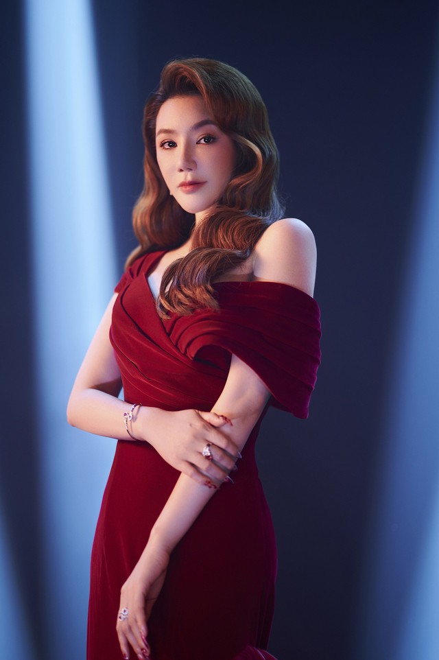 Hồ Quỳnh Hương lên xe hoa
