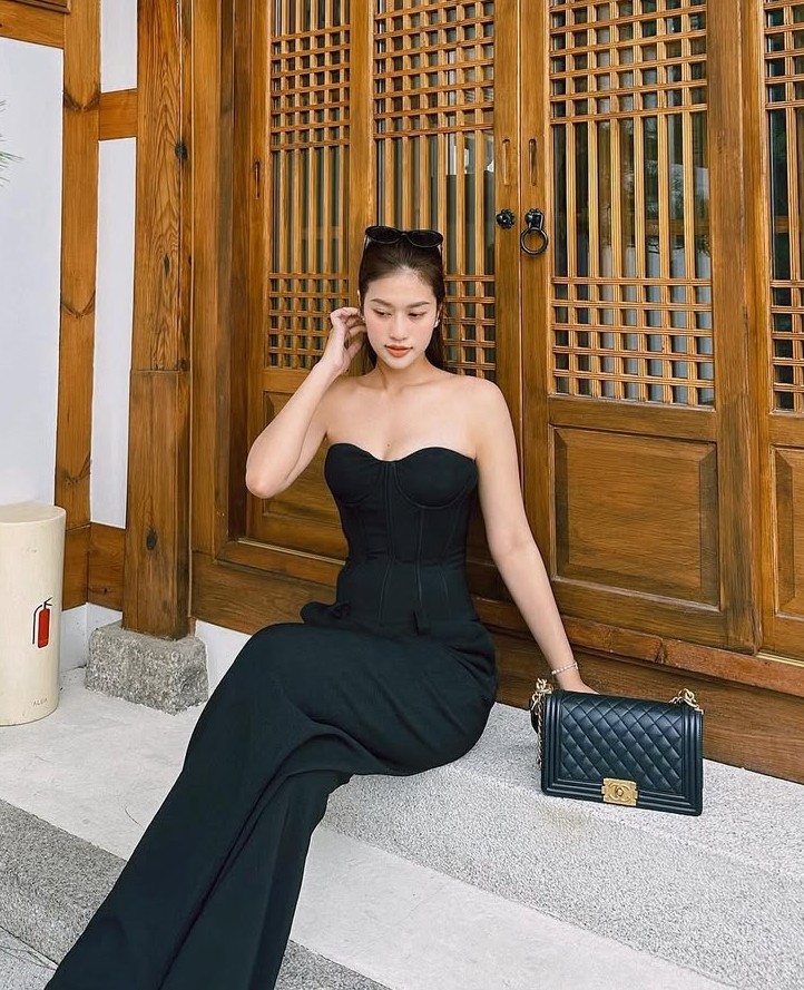Thiên Ân còn sở hữu chiếc Chanel Boy có giá khoảng 160 triệu đồng. Thiết kế thuộc nhóm túi kinh điển của thế giới có giá trị sinh lời theo thời gian.