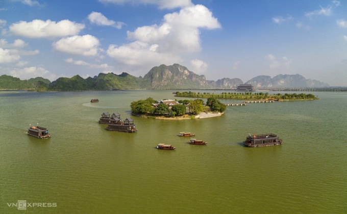 Quần thể chùa Tam Chúc - một trong những ngôi chùa lớn nhất thế giới. Ảnh: Lam Sơn