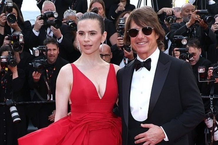 Tom Cruise tình tứ với người cũ, Leonardo Dicaprio gây bất ngờ ở Cannes
