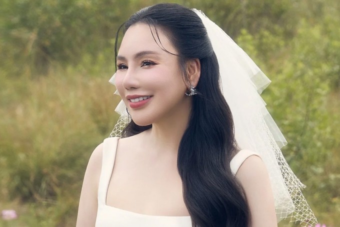 Hồ Quỳnh Hương diện váy cưới trong MV 'Thanh âm trái tim' phát hành tháng 2/2025.