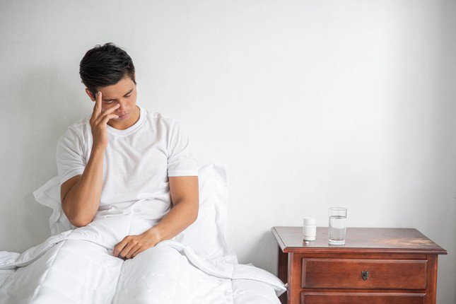 Nguyên nhân gây đau tinh hoàn rất đa dạng, có thể lành tính như đau do giãn tĩnh mạch tinh, chấn thương, vi chấn thương, viêm nhiễm, hoặc là biểu hiện của bệnh lý ác tính như ung thư tinh hoàn … nhưng cũng có thể là biểu hiện của một bệnh lý cấp cứu cần phải phẫu thuật khẩn cấp mà nếu để lâu có thể dẫn đến phải cắt bỏ tinh hoàn thậm chí nguy hiểm tới tính mạng. Ảnh minh họa: Internet