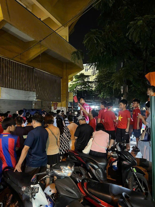 CLB Công an Hà Nội xin lỗi, hoàn tiền cho khán giả có vé nhưng không thể vào sân Hàng Đẫy - 3