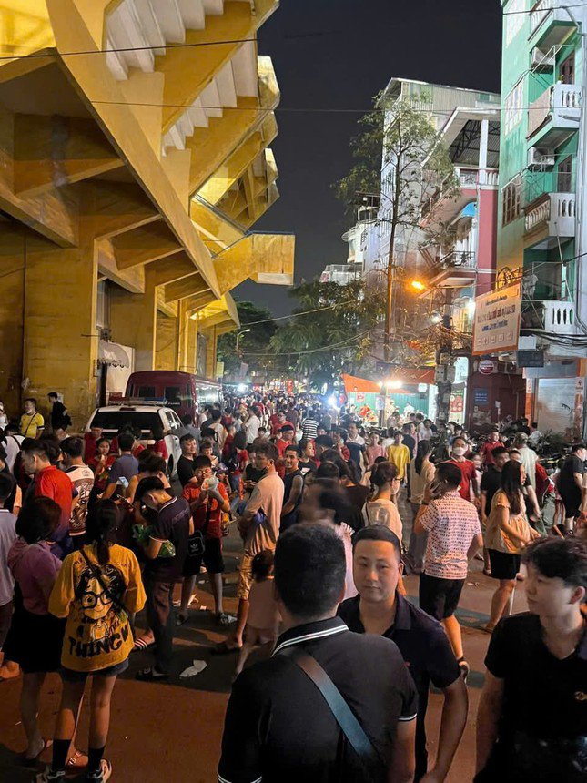 CLB Công an Hà Nội xin lỗi, hoàn tiền cho khán giả có vé nhưng không thể vào sân Hàng Đẫy - 2