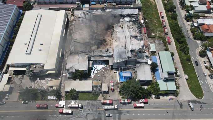 Hiện trường vụ cháy công ty hóa chất. Ảnh: Phước Tuấn