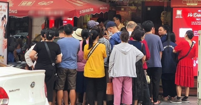 Giá vàng ngày 15/5: Giảm sâu, đổ xô đi xếp hàng...