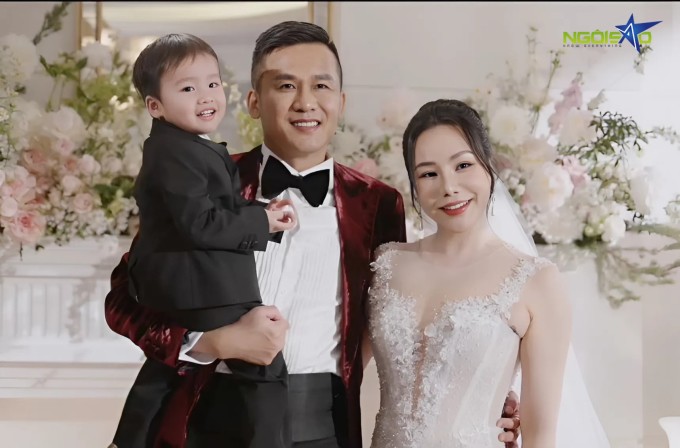 Gia đình ba thành viên của ca sĩ Hồ Quỳnh Hương.