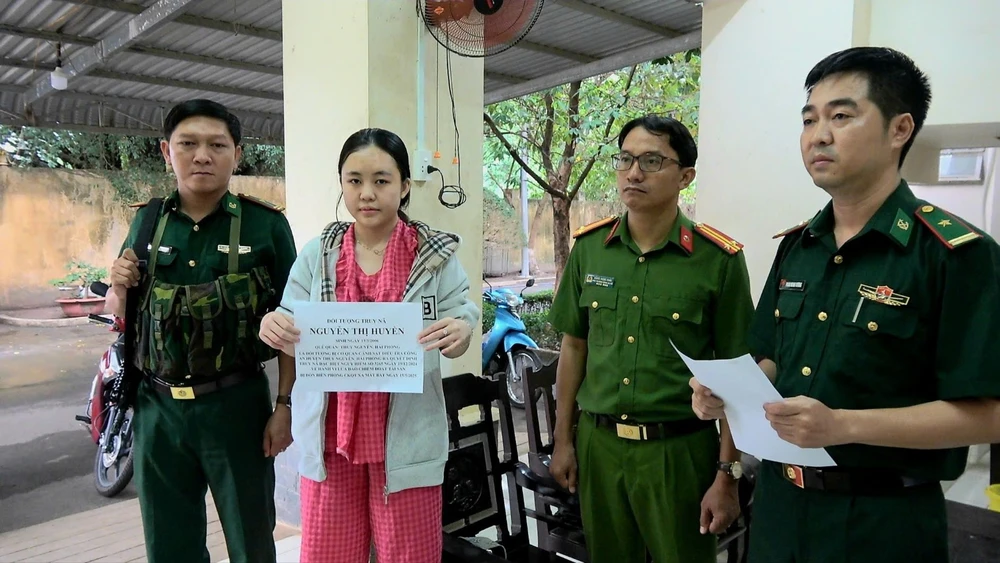 Nguyễn Thị Huyền bị bắt khi nhập cảnh từ Campuchia về Việt Nam.