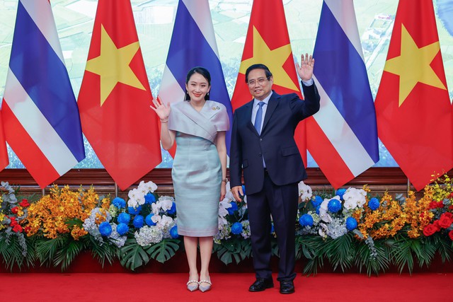 Thủ tướng Phạm Minh Chính và Thủ tướng Thái Lan Paetongtarn Shinawatra. Ảnh: VGP