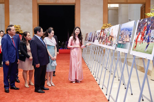 Trưng bày ảnh về đất nước, con người và mối quan hệ Việt Nam - Thái Lan giới thiệu gần 20 bức ảnh về đất nước, con người của mỗi nước. Ảnh: VGP
