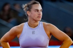 "Nữ hoàng tennis" Sabalenka "chửi thề" với người lạ, bị thua sốc ở Rome Open 2025