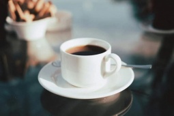 Vợ sốc nặng khi ChatGPT vạch mặt chồng ngoại tình từ vết cặn cà phê trong ly