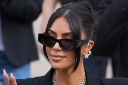 Kim Kardashian mặc lộng lẫy ra tòa