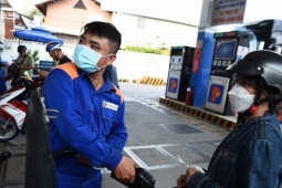 Giá xăng, dầu cùng tăng