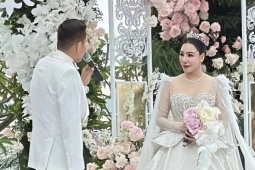 Hồ Quỳnh Hương tiết lộ đã có con trai 2 tuổi trong lễ cưới