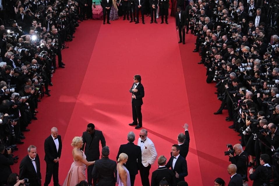 Tom Cruise tình tứ với người cũ, Leonardo Dicaprio gây bất ngờ ở Cannes - 4