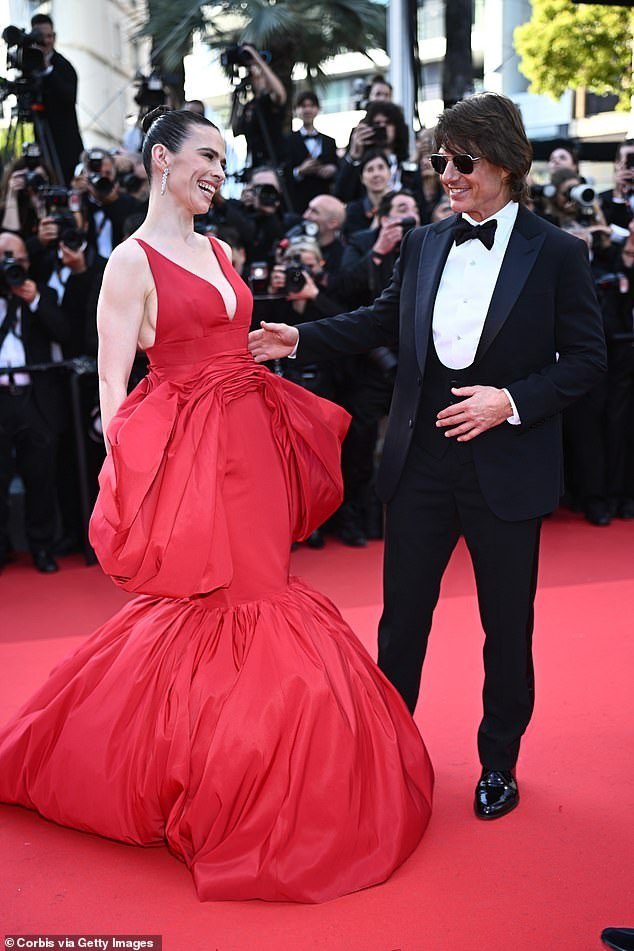 Tom Cruise tình tứ với người cũ, Leonardo Dicaprio gây bất ngờ ở Cannes - 7