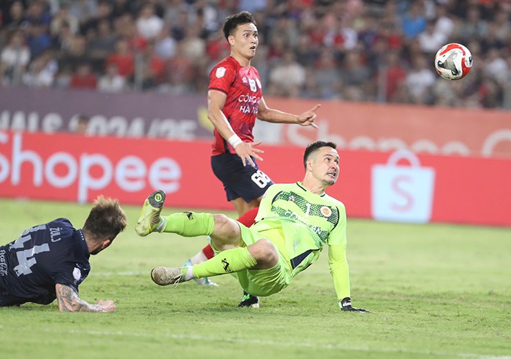 CAHN nhận bàn thua thứ hai