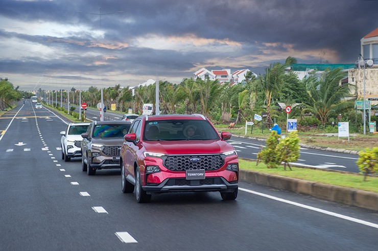Giá xe Ford Territory tháng 5/2025, hỗ trợ 100% lệ phí trước bạ - 3