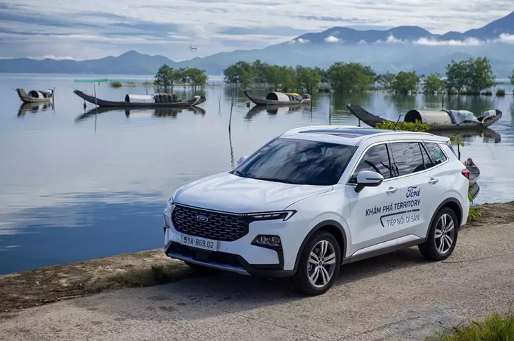 Giá xe Ford Territory tháng 5/2025, hỗ trợ 100% lệ phí trước bạ - 2