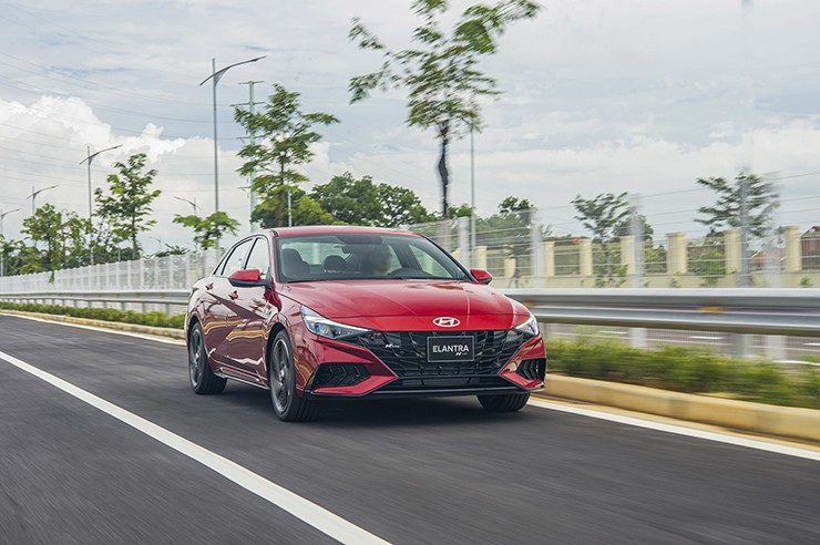 Giá xe Hyundai Elantra cập nhật tháng 5/2025 - 8