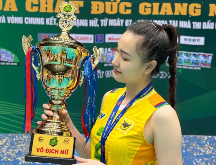 Kim Thanh hưởng niềm vui, lần đầu tiên cùng CLB Long An giành ngôi á quân giải các CLB nữ châu Á 2025