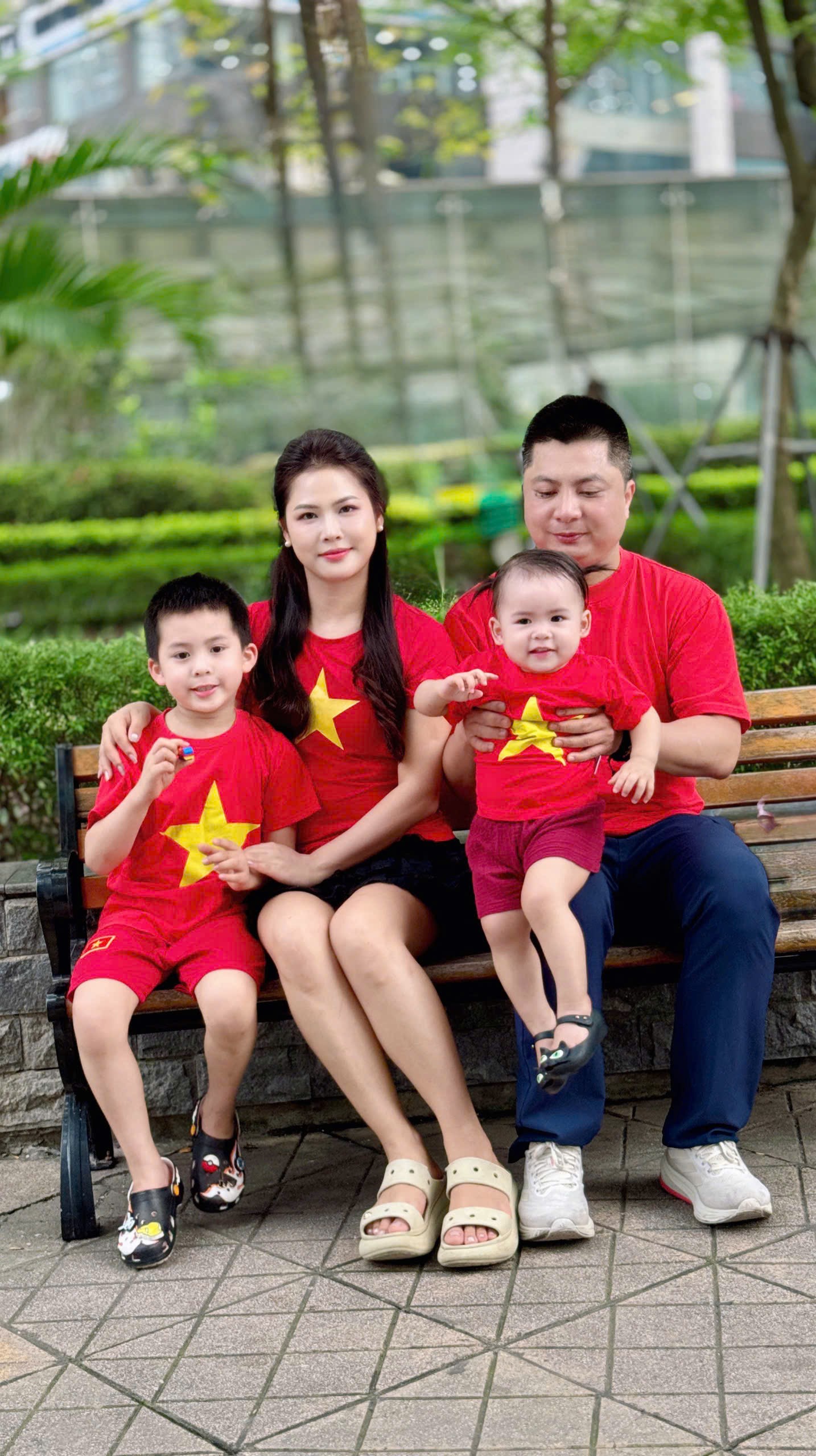 Theo dõi mẹ Rofi để học cách chăm con thông minh, nhẹ nhàng và đầy yêu thương mỗi ngày