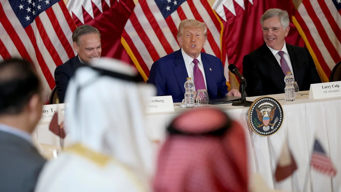 Tổng thống Hoa Kỳ Donald Trump gặp gỡ các nhà lãnh đạo doanh nghiệp tại Khách sạn Ritz Carlton vào ngày 15/5/2025, tại Doha, Qatar.&nbsp;