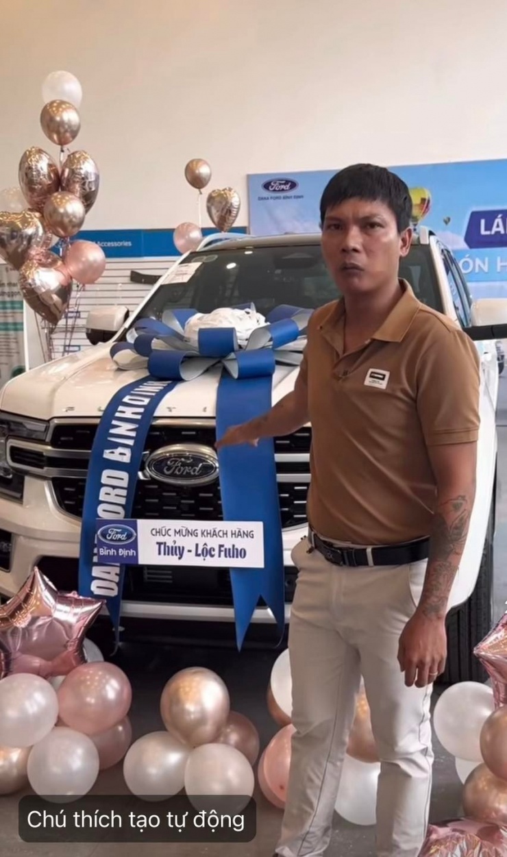 Theo đó, Lộc Fuho đã tậu thêm 1 chiếc Ford Everest Platinum với giá ra biển khoảng gần 2 tỷ.