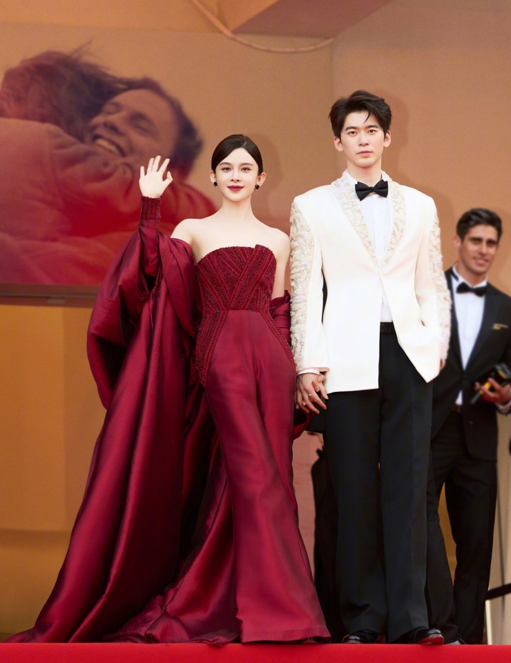 Ở lễ công chiếu phim Mission: Impossible - The Final Reckoning, diễn viên Triệu Anh Tử đi thảm đỏ cùng em trai.