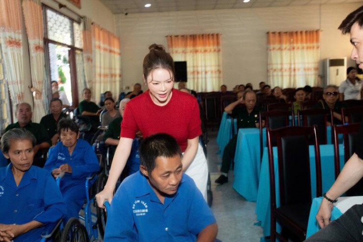Nhan sắc vị khách mời muốn "giật" hoa cưới của Hồ Quỳnh Hương, lên truyền hình nước ngoài vẫn đẹp phát sáng - 7
