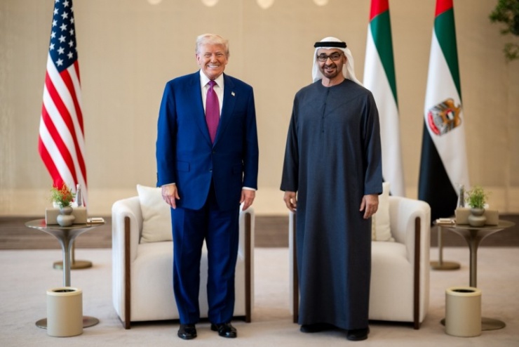 Tổng thống Donald Trump gặp Tổng thống UAE Sheikh Mohamed bin Zayed Al Nahyan tại Abu Dhabi. Ảnh Facebook White House.