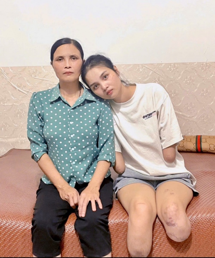 Bà Thúy là chỗ dựa vững vàng cho con gái 
