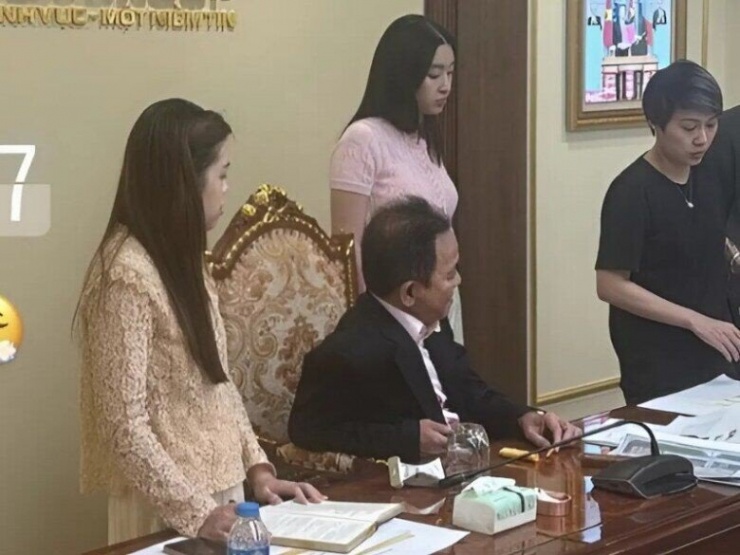 Hoa hậu Đỗ Mỹ Linh tháp tùng Bầu Hiển đi chiêm bái xá lợi Phật, khí chất chuẩn dâu hào môn - 7