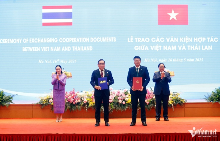 Thủ tướng Phạm Minh Chính và Thủ tướng Thái Lan chứng kiến các bộ, ngành, địa phương hai nước đã trao 8 văn kiện hợp tác