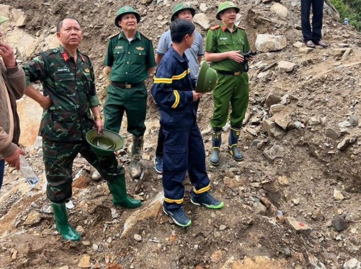 Đến thời điểm hiện tại, lực lượng chức năng đã xác định có 5 người tử vong do bị đất đá vùi lấp.
