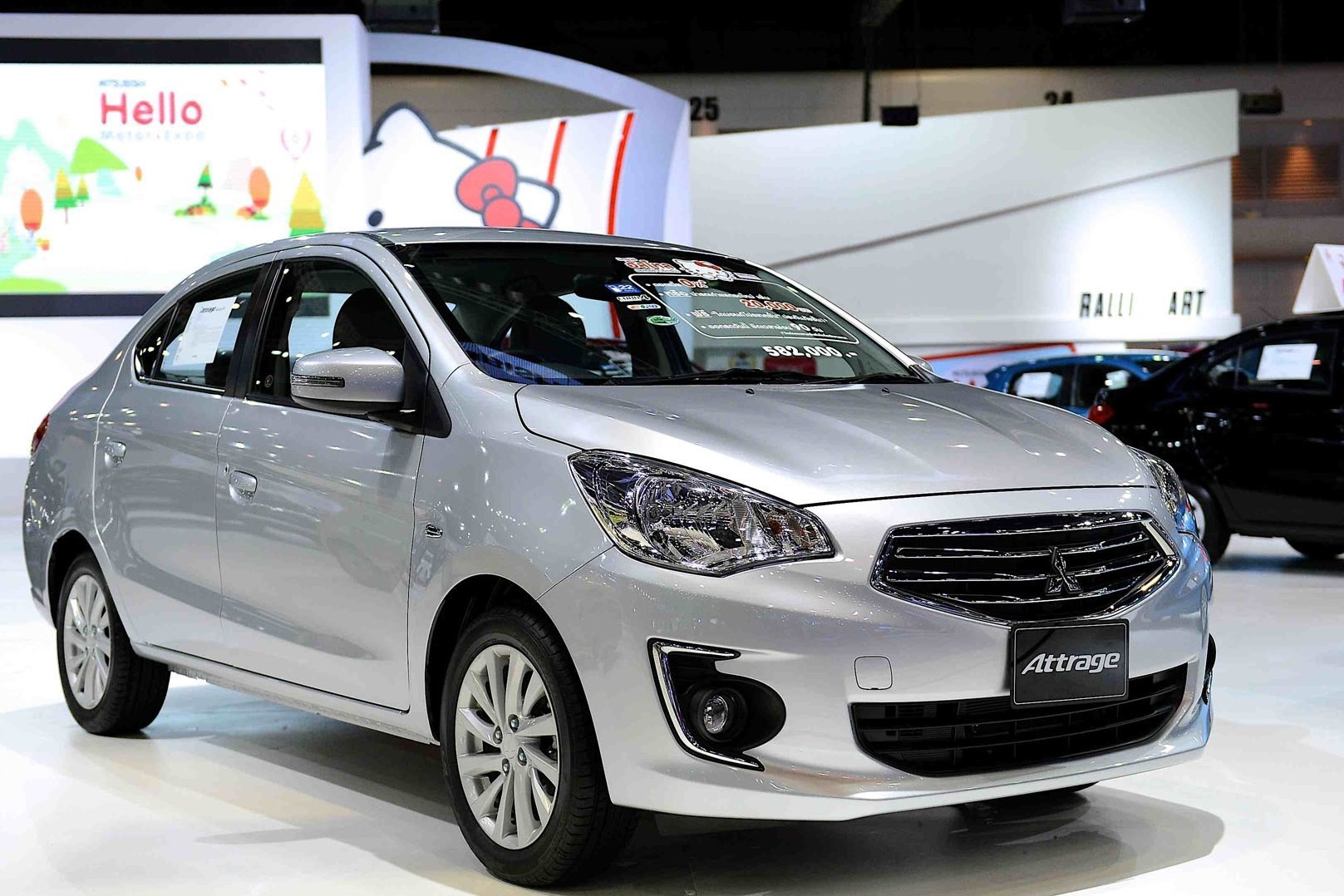 Phiên bản số sàn của Mitsubishi Attrage có giá bán cũ từ 200 - 250 triệu đồng.