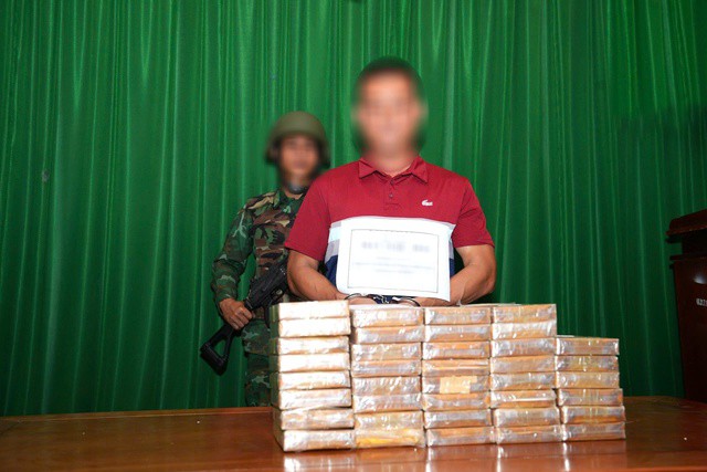 T.N.T cùng tang vật