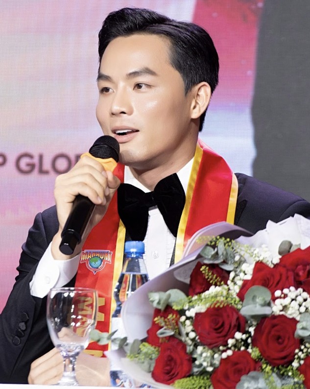 Vũ Linh học tiếng Thái nửa năm để tạo ấn tượng với nước chủ nhà và bạn bè quốc tế.