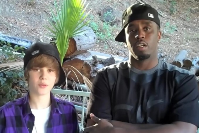 Justin Bieber đi chơi với Diddy năm 2009.
