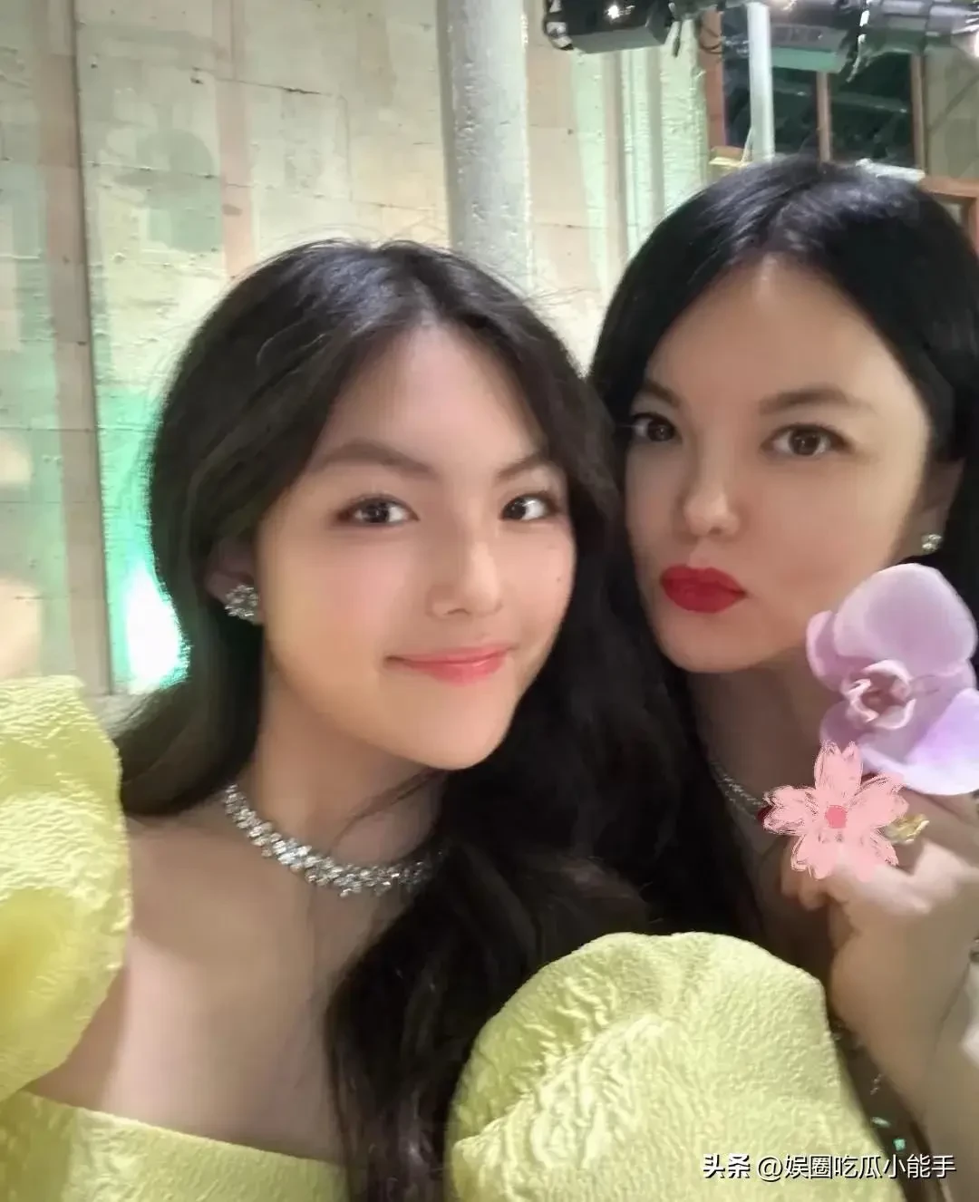 Bé gái "Bố ơi! Mình đi đâu thế?" càng lớn càng xinh, 14 tuổi gặp Hoàng hậu Anh, tương lai thừa kế 175 nghìn tỷ - 4