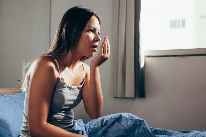 Vị kim loại trong miệng không chỉ do vấn đề tiêu hóa. Nếu kết hợp với các triệu chứng khác như mệt mỏi, ăn không ngon, cần sớm kiểm tra chức năng thận.