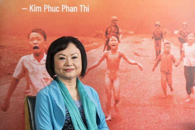 Bà Kim Phúc, người được chụp trong ảnh Em bé Napalm, tại Paris, Pháp, năm 2019. Ảnh: AFP Bà Kim Phúc, người được chụp trong ảnh Em bé Napalm, tại Paris, Pháp, năm 2019. Ảnh: AFP